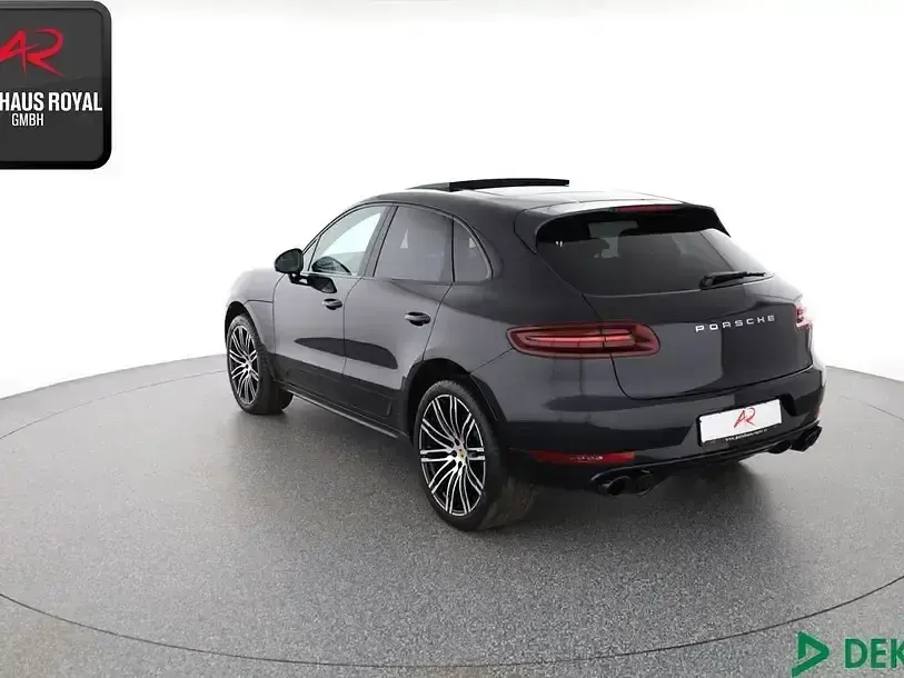 Gebraucht Porsche Macan Turbo Sport 400 PS (294 kW) 2018 Tiefschwarz SUV