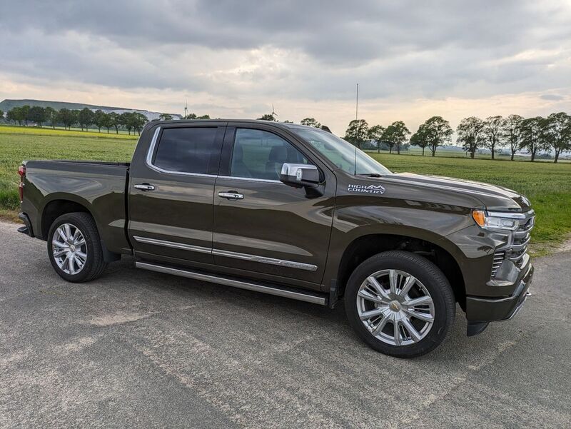 Gebraucht Chevrolet Silverado 426 PS (313 kW) 2024 Braun SUV