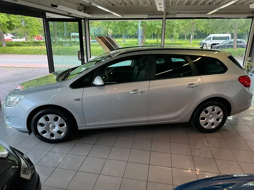 Gebraucht Opel Astra Design Edition 140 PS (102 kW) 2011 Silber Kombi