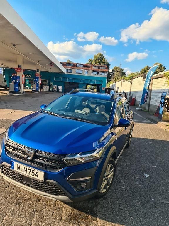 Blau Gebraucht 2022 Dacia Sandero Stepway Kleinwagen | 15.750 € (Fairer Preis) - Bild 1/2