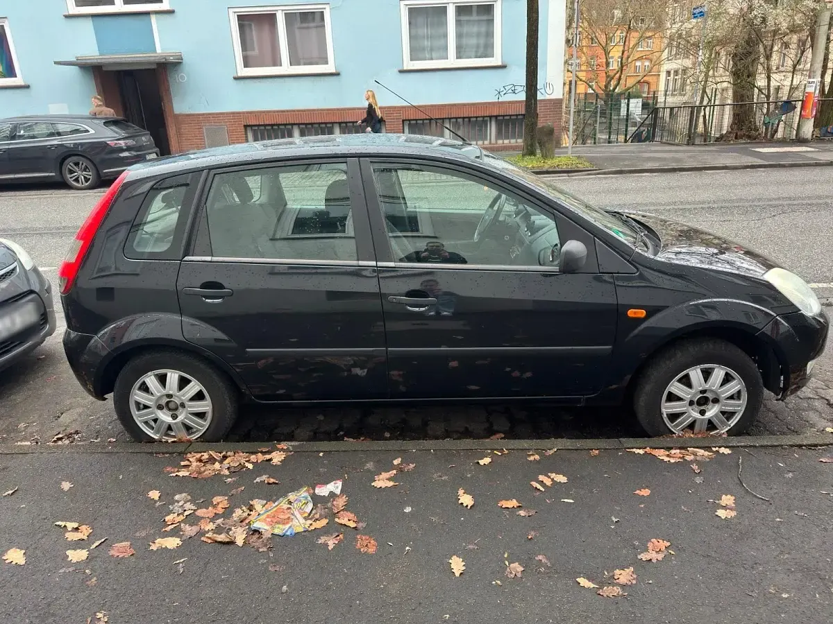 Usata Ford Fiesta 80 CV (58 kW) 2002 Nero Utilitaria