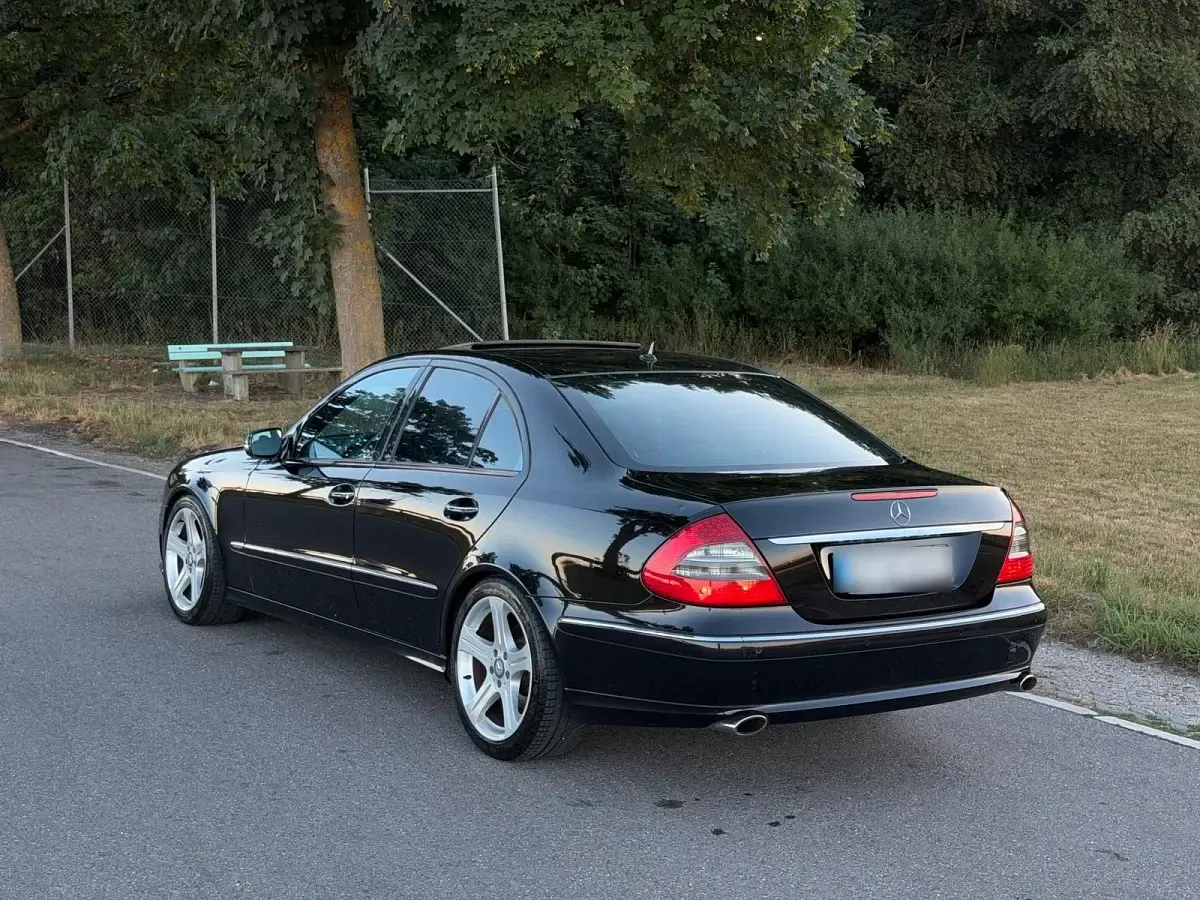 Gebraucht Mercedes E320 AMG 224 PS (164 kW) 2006 Schwarz Limousine