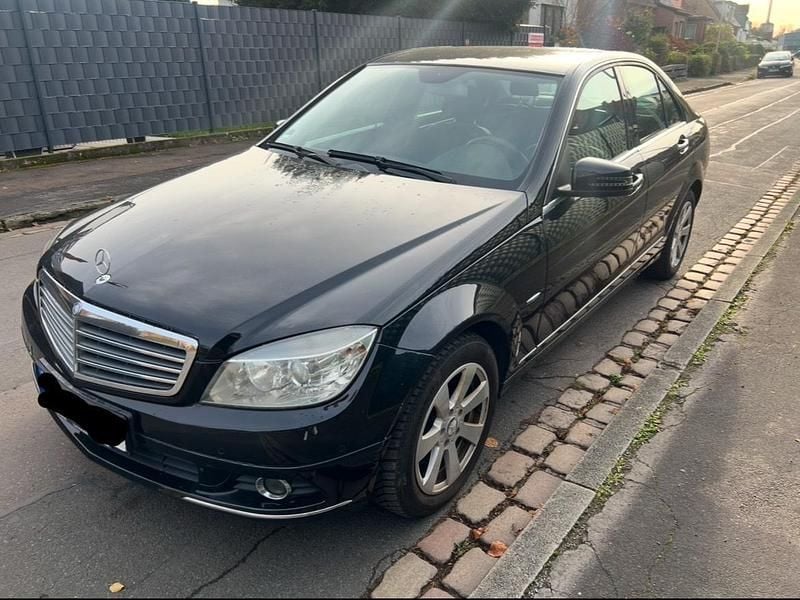 Schwarz Gebraucht 2010 Mercedes C350 Limousine | 3.799 € (Superpreis) - Bild 1/4