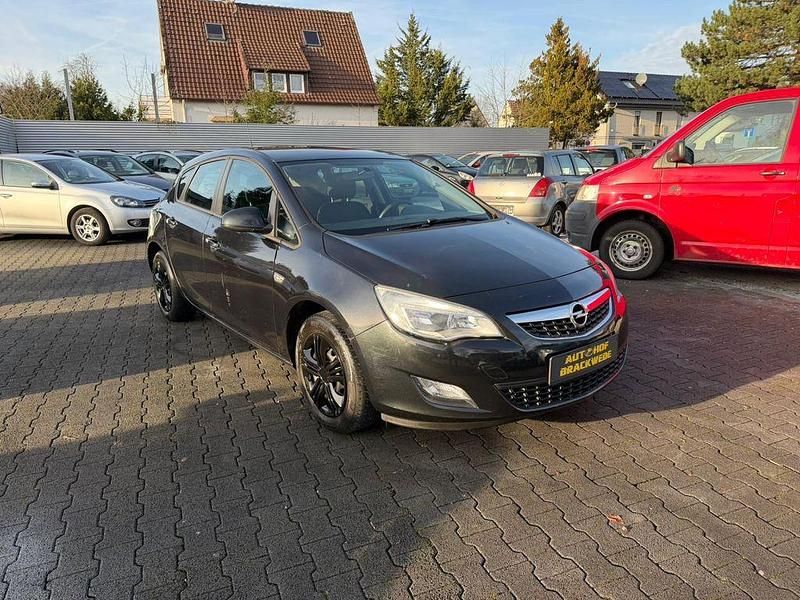 Gebraucht Opel Astra Selection 101 PS (74 kW) 2011 Schwarz Limousine