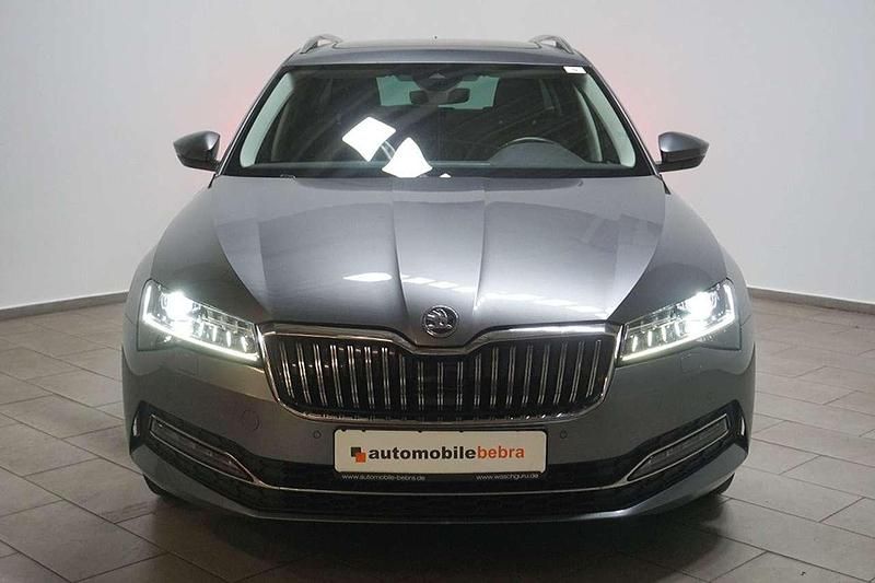 Gebraucht Skoda Superb Style 200 PS (147 kW) 2022 Graphitegrau Kombi