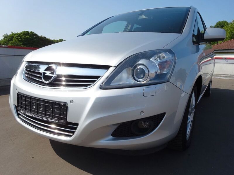Silber Gebraucht 2011 Opel Zafira Innovation Van / Kleinbus | 7.990 € (Etwas zu teuer) - Bild 1/4
