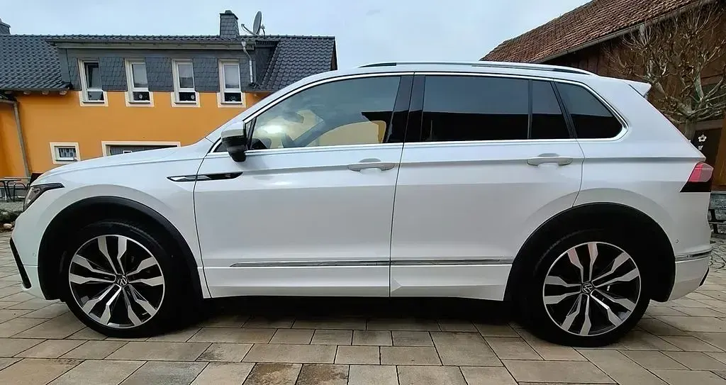 Gebraucht VW Tiguan R-line 150 PS (110 kW) 2022 Weiß SUV