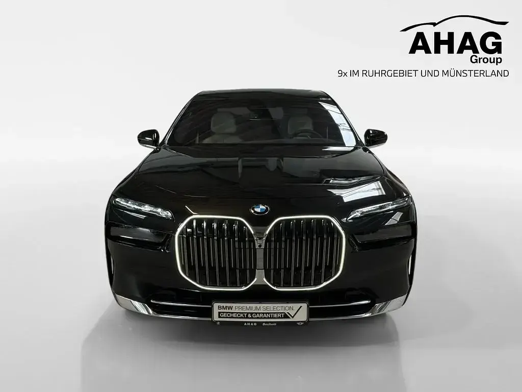 Gebraucht BMW 740 Executive 299 PS (219 kW) 2025 Schwarz Limousine