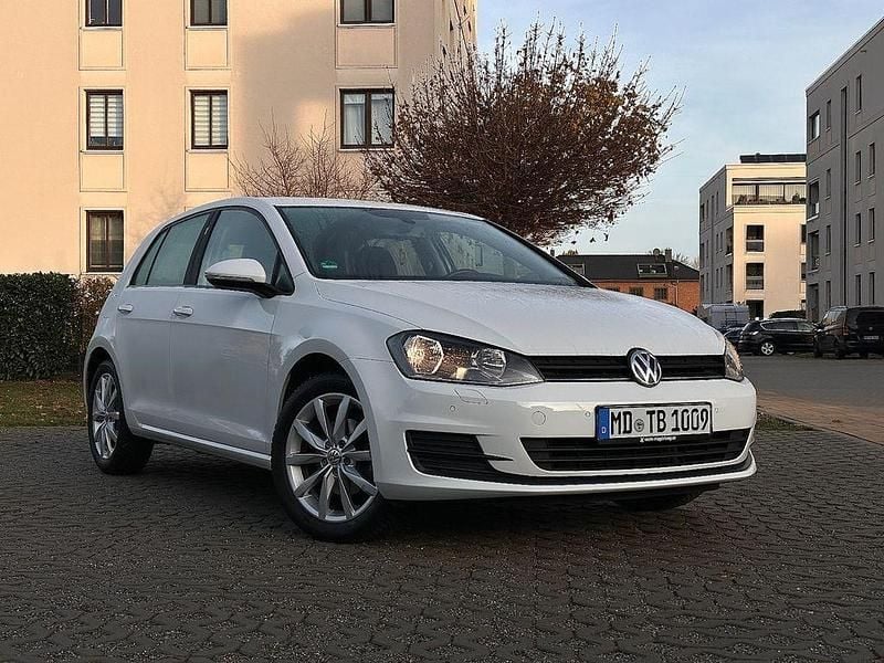 Weiß Gebraucht 2014 VW Golf Trendline Limousine | 13.000 € (Fairer Preis) - Bild 1/4