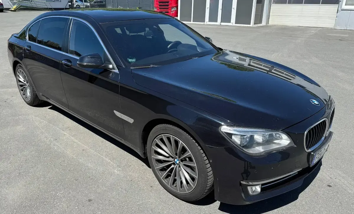 Gebraucht BMW 750 330 PS (242 kW) 2013 Schwarz Limousine