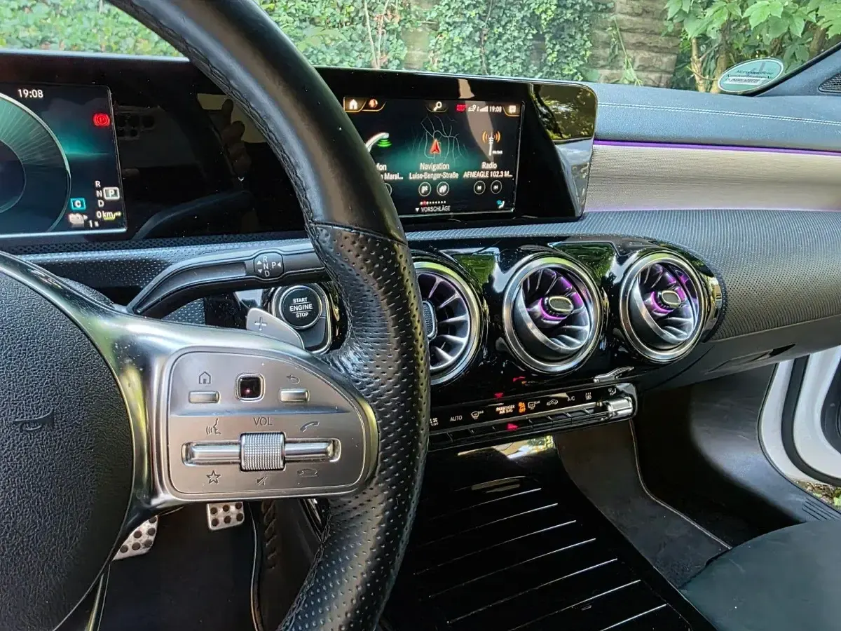 Gebraucht Mercedes A250 Advanced 218 PS (160 kW) 2021 Weiß Limousine