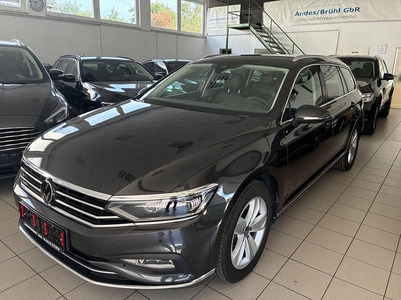 Grau Gebraucht 2023 VW Passat Elegance Kombi | 30.990 € (Etwas zu teuer) - Bild 1/4