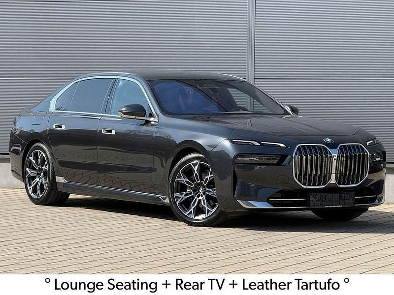 Gebraucht BMW 740 Performance 286 PS (210 kW) 2024 Sophistograu brillanteffekt me Limousine