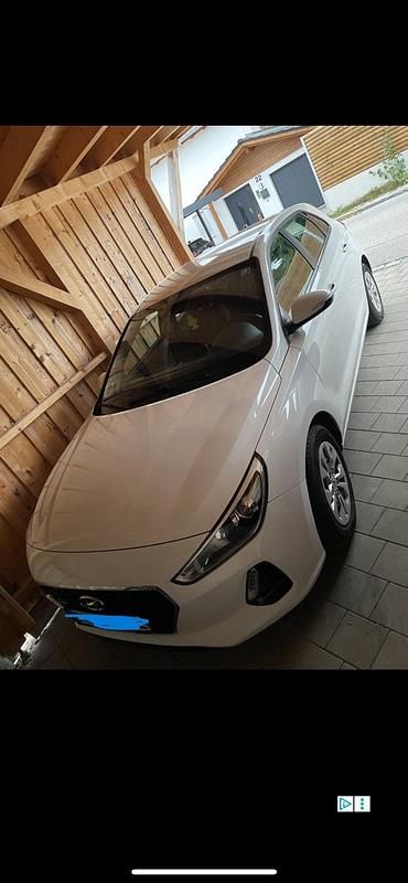 Weiß Gebraucht 2018 Hyundai i30 Limousine | 9.999 € - Bild 1/4