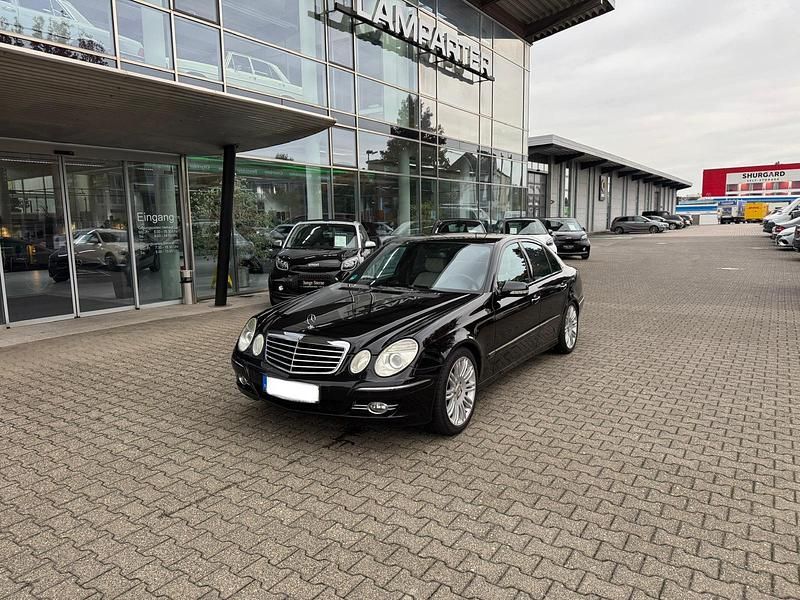 Schwarz Gebraucht 2008 Mercedes E350 Avantgarde Limousine | 8.499 € (Fairer Preis) - Bild 1/4