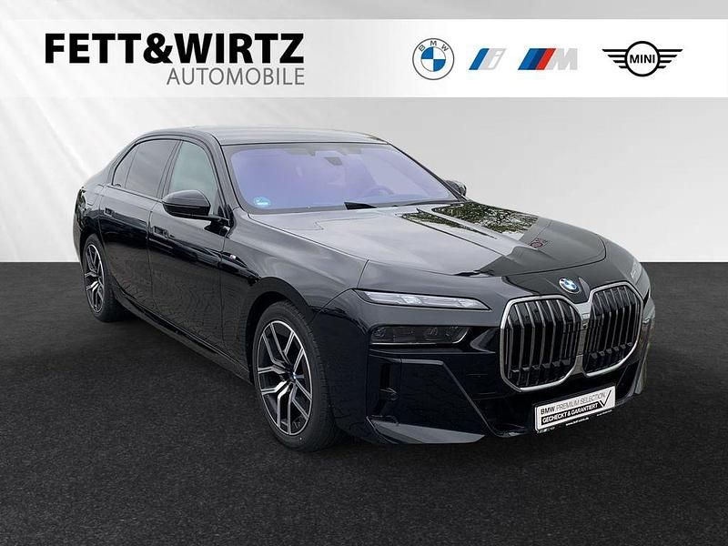 Black sapphire metallic Gebraucht 2025 BMW 740 M Sport Limousine | 99.799 € - Bild 1/3