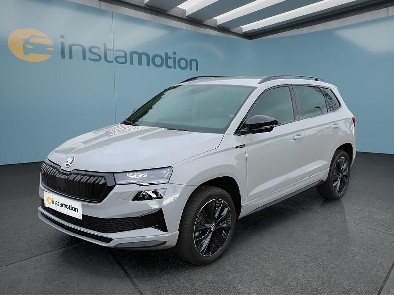 Grau Neu 2025 Skoda Karoq SUV | 36.949 € (Etwas zu teuer) - Bild 1/4