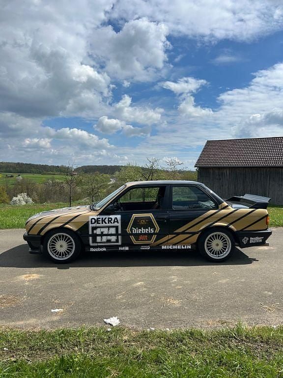 Second-hand BMW 320 Performance 320 CP (235 kW) 1987 Negru