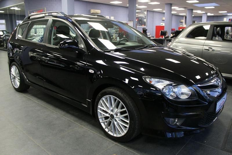 Schwarz Gebraucht 2012 Hyundai i30 Classic SUV | 5.780 € (Teuer) - Bild 1/4