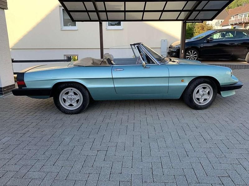 Grünblau Gebraucht 1984 Alfa Romeo Spider Cabrio | 14.950 € - Bild 1/4