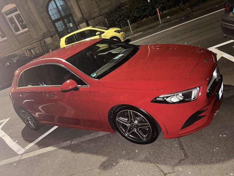 Rot Gebraucht 2018 Mercedes A200 AMG line Kleinwagen | 22.500 € (Fairer Preis) - Bild 1/4