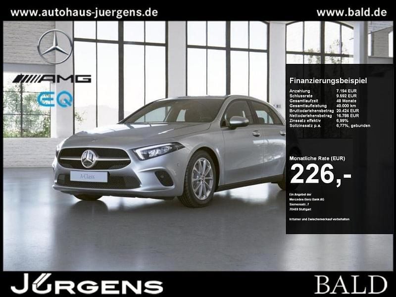 Iridiumsilber metallic Gebraucht 2022 Mercedes A200 Limousine | 23.980 € (Guter Preis) - Bild 1/4