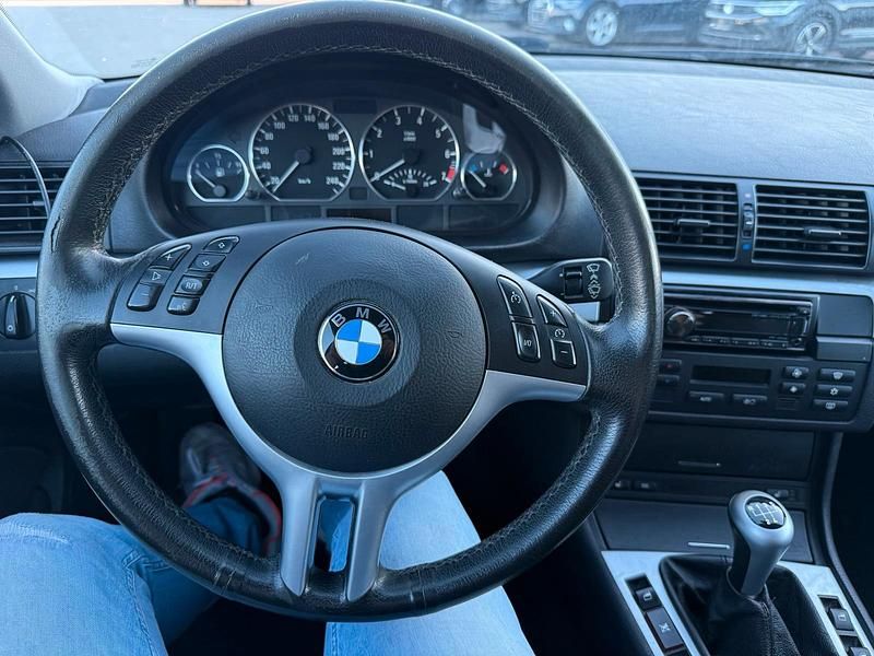 Gebraucht BMW 318 143 PS (105 kW) 2005 Grau Kombi