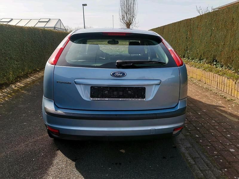 Gebraucht Ford Focus 101 PS (74 kW) 2005 Blau Limousine