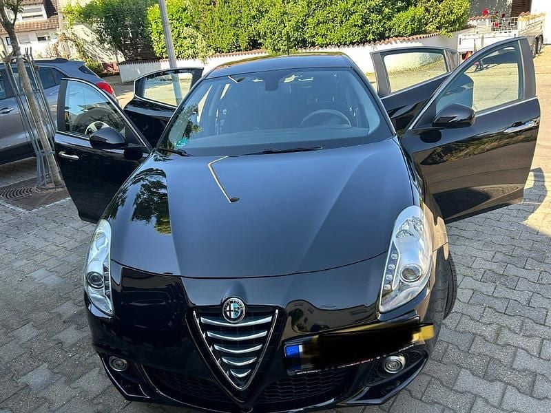 Schwarz Gebraucht 2015 Alfa Romeo Giulietta Limousine | 8.500 € (Guter Preis) - Bild 1/4