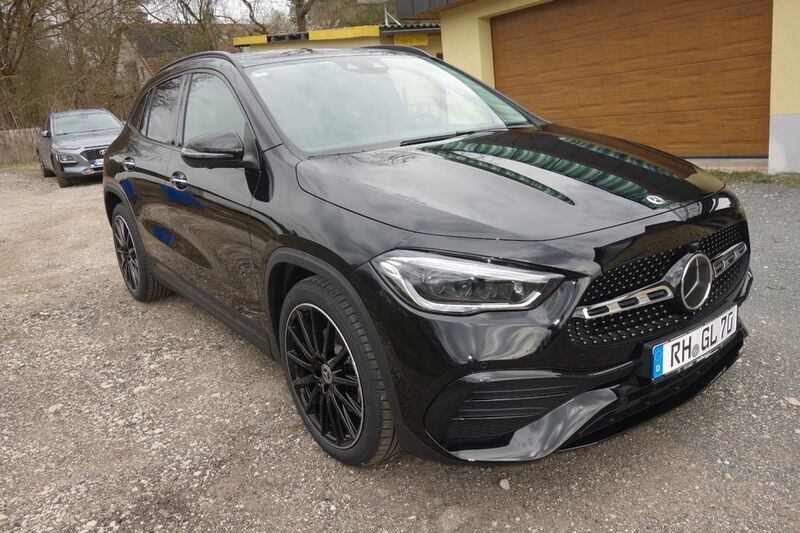 Schwarz Gebraucht 2023 Mercedes GLA220 Edition SUV | 39.900 € (Fairer Preis) - Bild 1/4