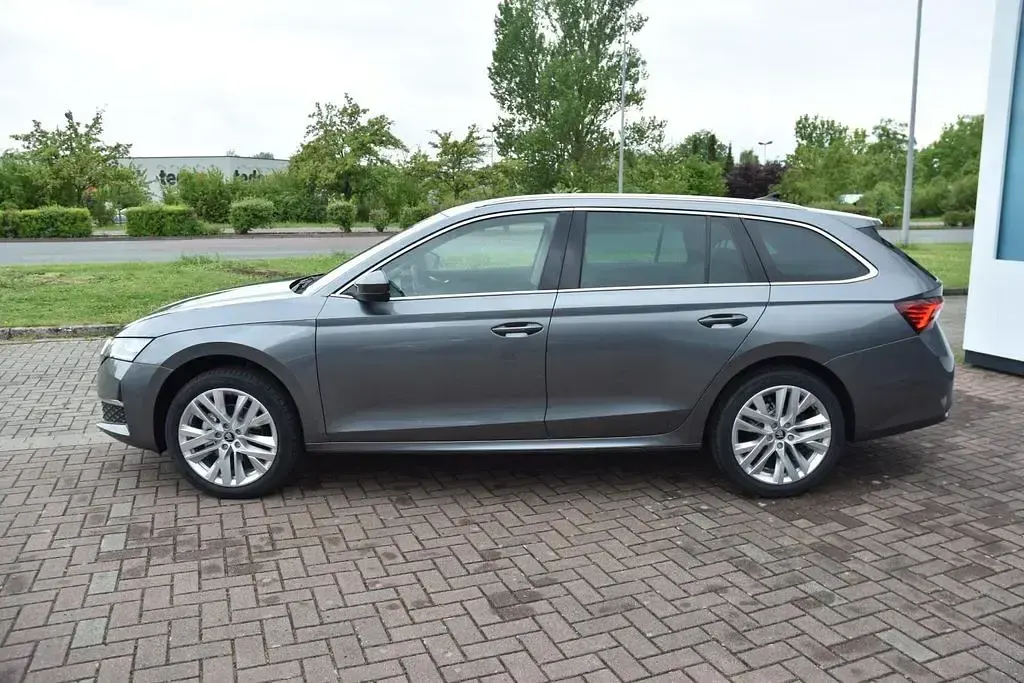 Neu Skoda Octavia 150 PS (110 kW) 2026 Grau Kombi