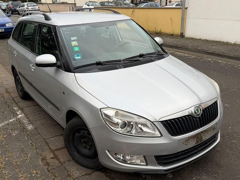 Gebraucht Skoda Fabia Ambiente 86 PS (63 kW) 2010 Silber Kombi