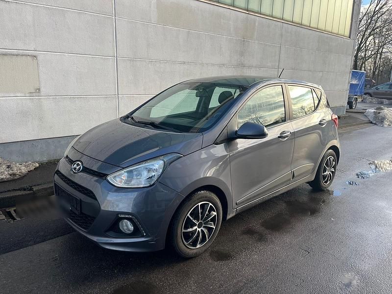 Grau Gebraucht 2015 Hyundai i10 Kleinwagen | 4.499 € (Superpreis) - Bild 1/4