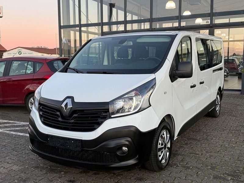 Weiß Gebraucht 2019 Renault Trafic Expression Van / Kleinbus | 22.880 € (Teuer) - Bild 1/4