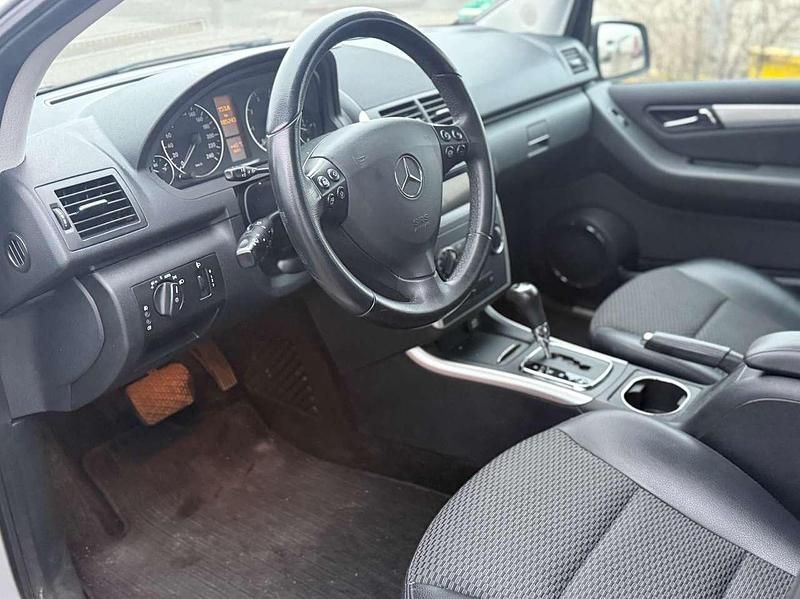 Gebraucht Mercedes A180 116 PS (85 kW) 2011 Polarsilber  metalliclack Kleinwagen