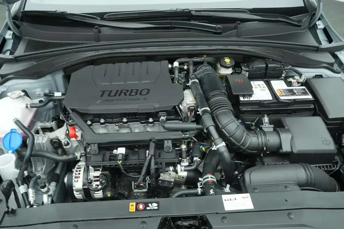 Gebraucht Kia Ceed 140 PS (102 kW) 2025 Lunarsilber Kleinwagen
