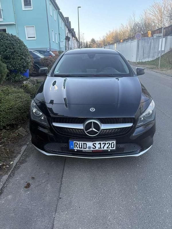 Gebraucht Mercedes CLA180 122 PS (89 kW) 2018 Schwarz Limousine