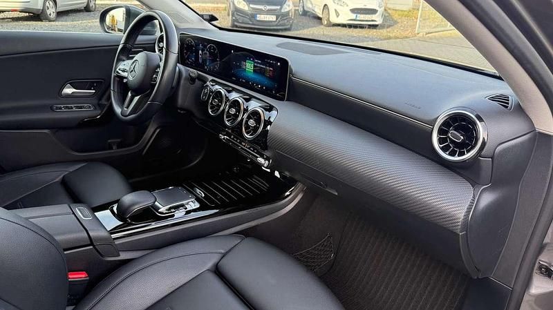 Grau Gebraucht 2019 Mercedes A200 Progressive Kleinwagen | 20.600 € (Fairer Preis) - Bild 1/4