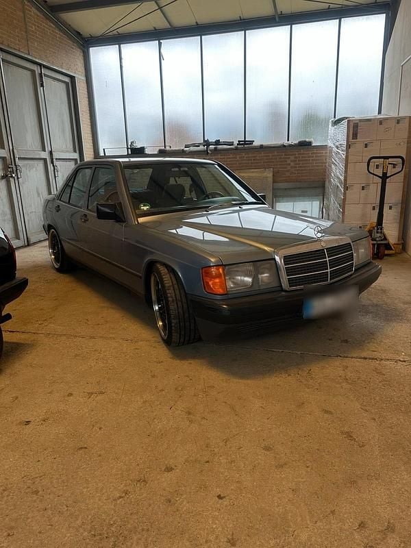 Blau Gebraucht 1988 Mercedes 190 Limousine | 9.650 € - Bild 1/4