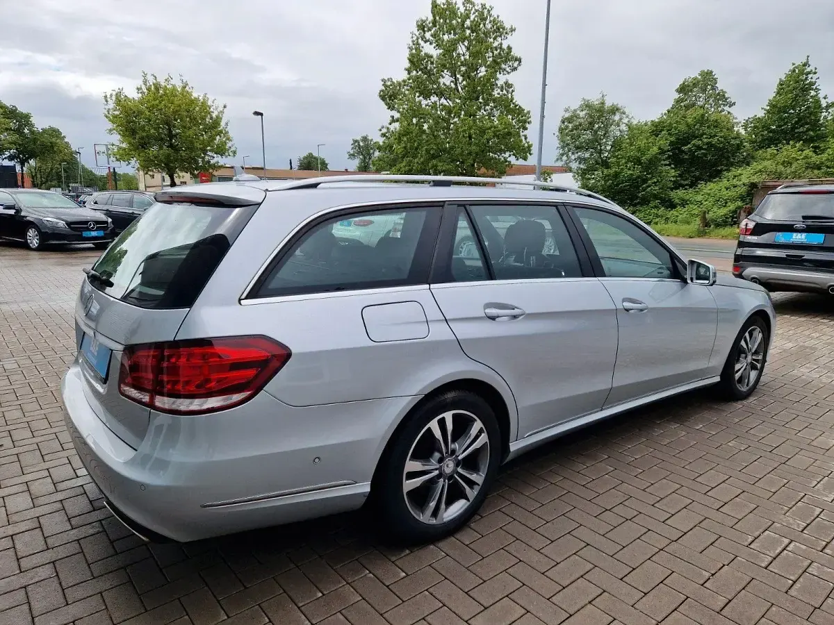 Używany Mercedes E250 204 KM (150 kW) 2016 Srebrny Kombi