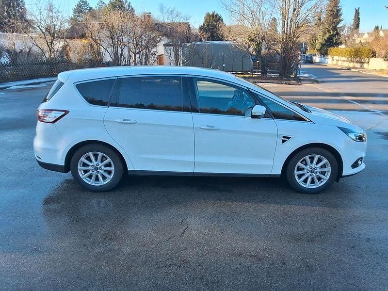 Gebraucht Ford S-MAX Titanium 150 PS (110 kW) 2015 Weiß Van / Kleinbus