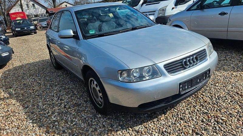 Używany Audi A3 Ambiente 102 KM (75 kW) 2001 Srebrny Hatchback