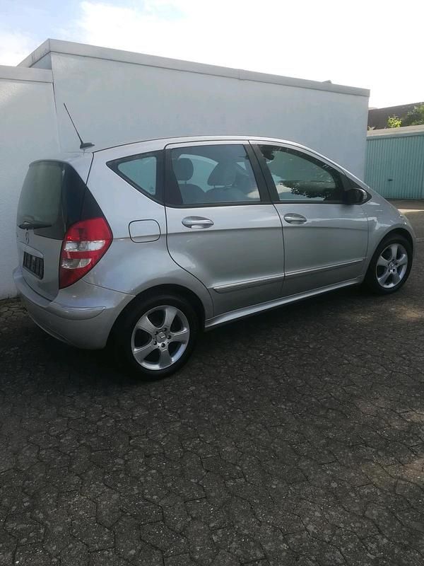 Silber Gebraucht 2004 Mercedes A170 Kleinwagen | 2.150 € (Fairer Preis) - Bild 1/4