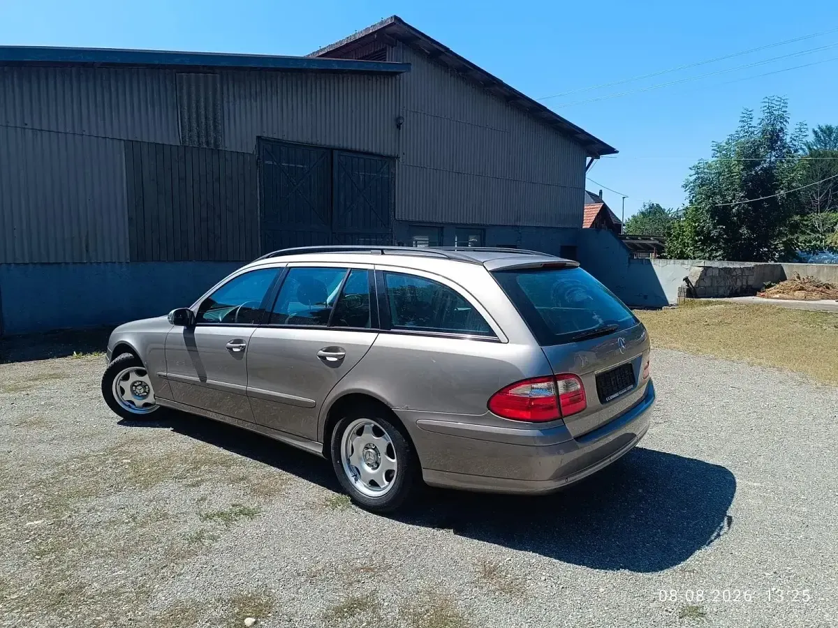 Gebraucht Mercedes E220 150 PS (110 kW) 2005 Gold Kombi