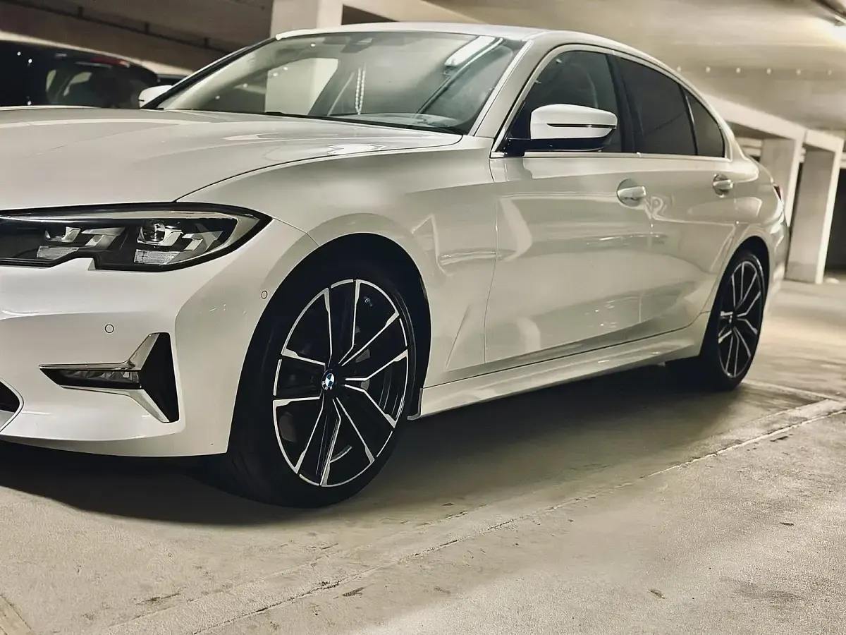 Gebraucht BMW 330 258 PS (189 kW) 2019 Weiß Limousine
