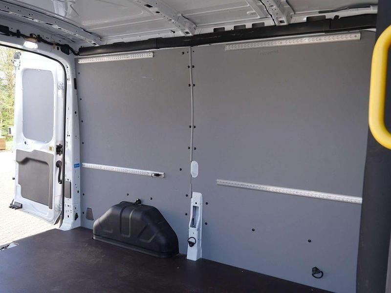 Gebraucht Ford Transit 131 PS (96 kW) 2021 Frostweiß Van / Kleinbus