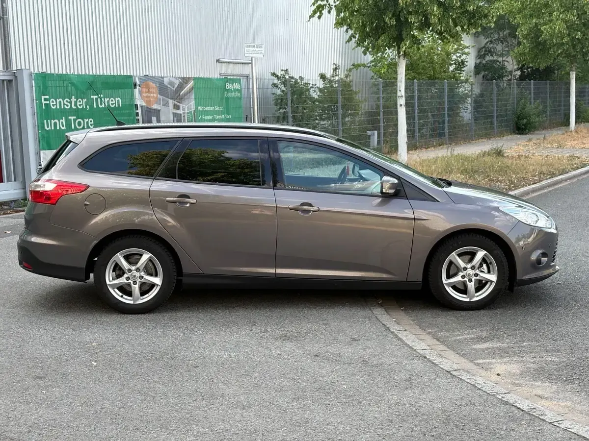 Gebraucht Ford Focus 125 PS (91 kW) 2014 Braun Kombi
