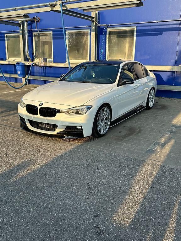 Weiß Gebraucht 2016 BMW 320 Limousine | 21.900 € - Bild 1/4
