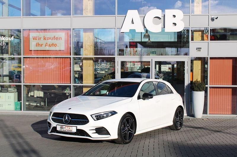 Weiß Gebraucht 2019 Mercedes A200 AMG line Limousine | 22.900 € (Fairer Preis) - Bild 1/4