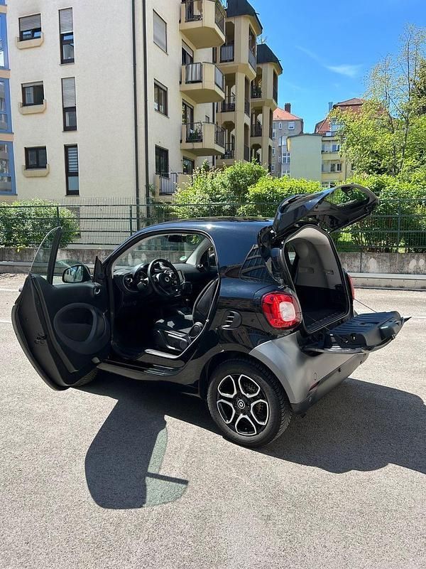 Grau Gebraucht 2016 Smart ForTwo Coupé Passion Coupé | 11.900 € (Guter Preis) - Bild 1/4